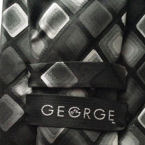 Men’s Tie - Picture 3 of 3